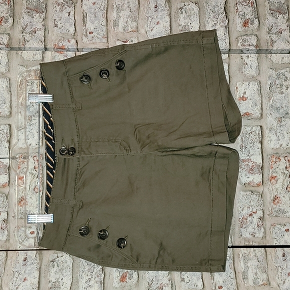 one 5 one Pants - One5one olive shorts Sz 4